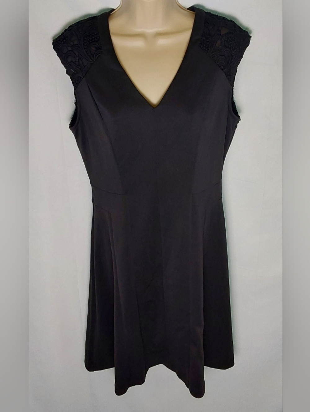 Db Established 1962 Elegant Black V-Neck Mini Dress with Lace Shoulders